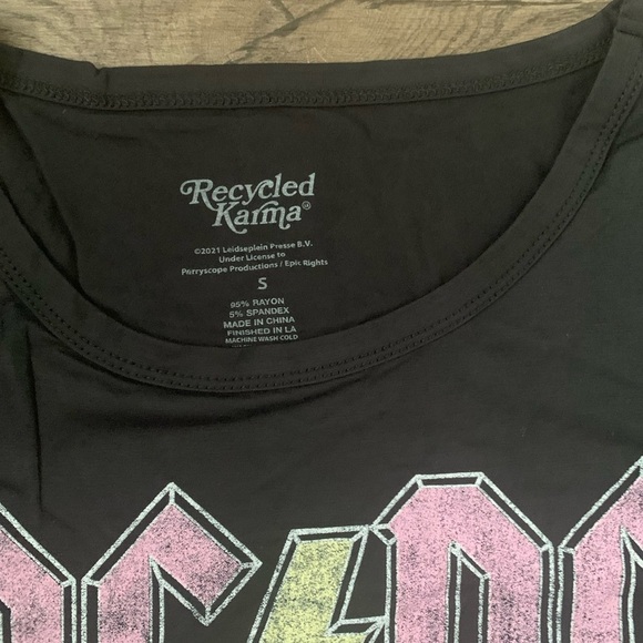 Recycled Karma AC/DC The Razors Edge Tour Cold Shoulder Tee Size S - Black NWOT - Picture 9 of 9